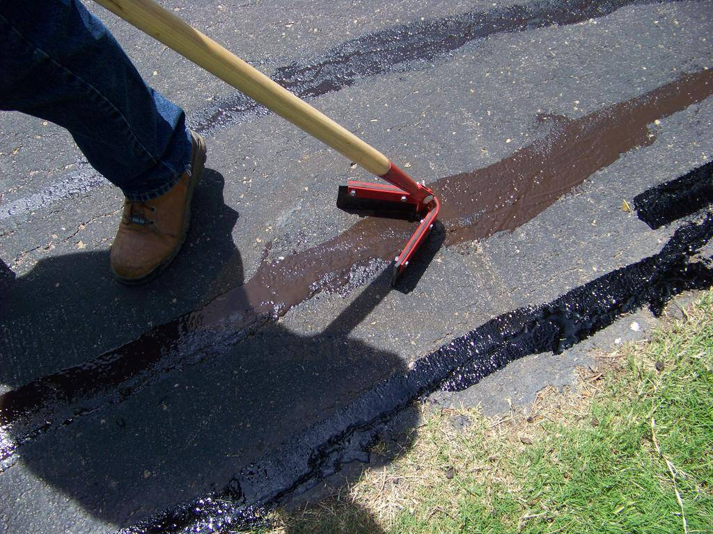 Asphalt Crack Filler in Sun Prairie WI Repair Proswebp